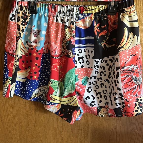 FUN FOR SUMMER! SHEIN 2 piece set. Amazing print on this outfit! Worn once! - Picture 3 of 5